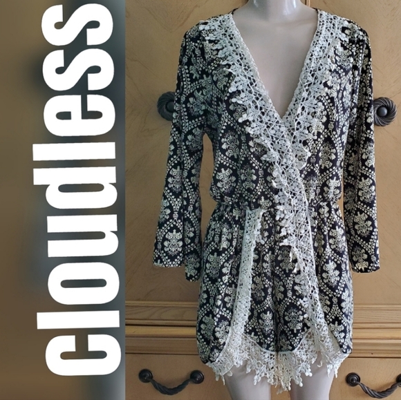 Cloudless Floral Black Cream White Romper Short Size Large - Picture 1 of 5